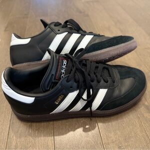 Men’s Adidas Sambas Black Leather Sneakers with White Stripes. Men’s 8.5
